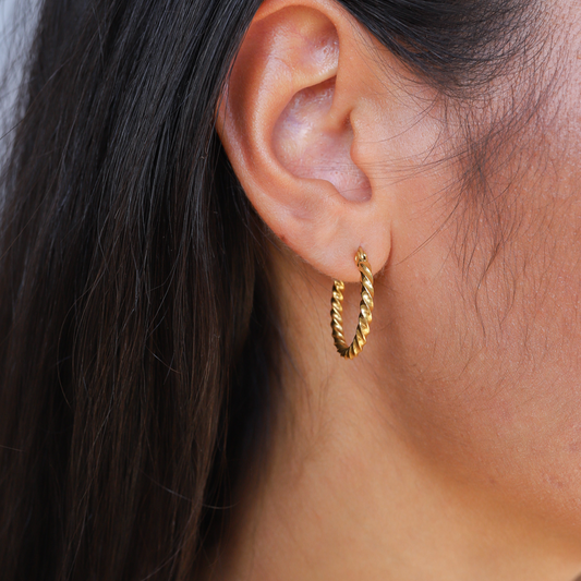 CURL HOOPS – Gouden Oorringen Dames – Elegant Design 1