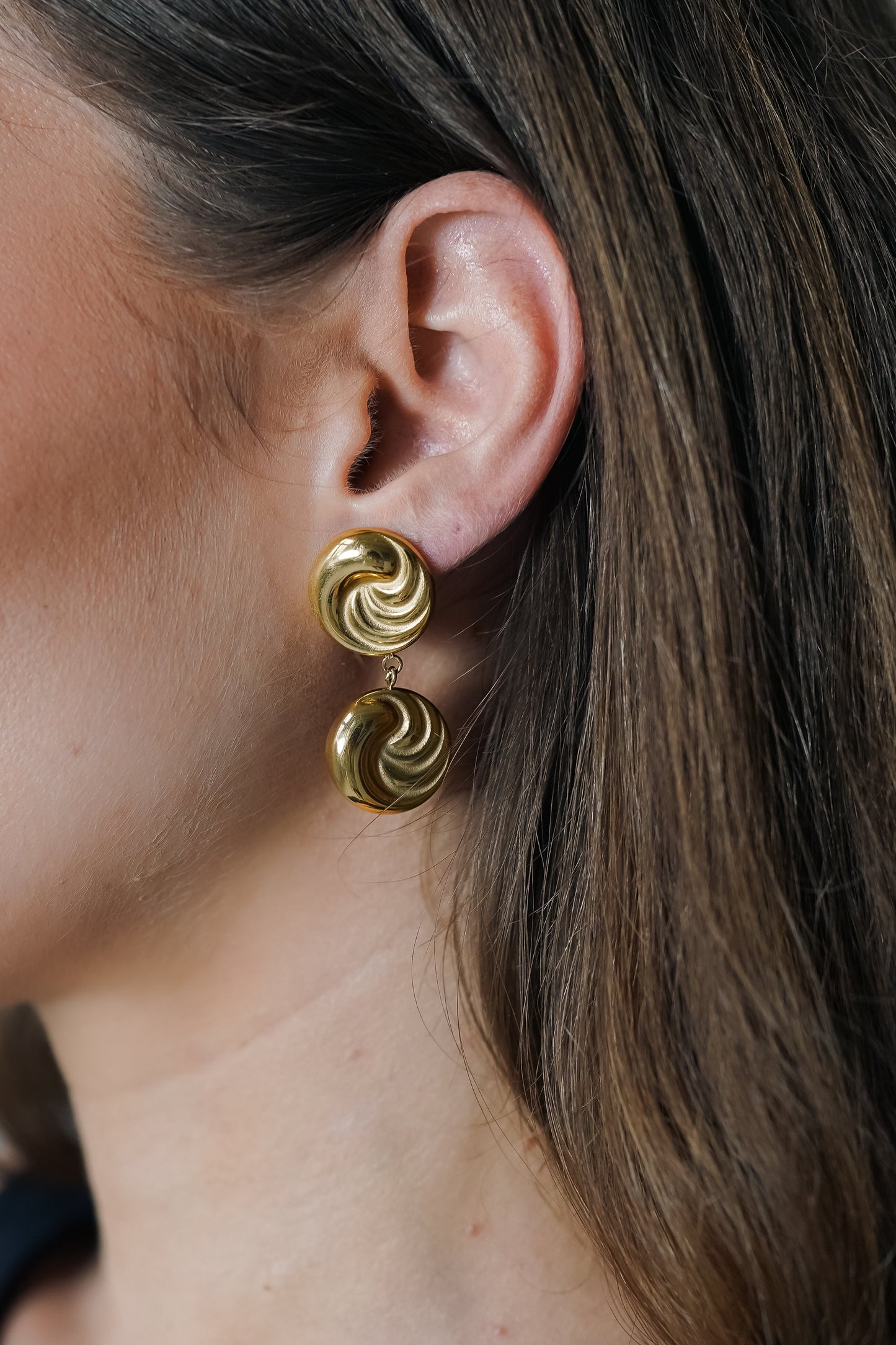 Gouden Oorbellen Dames – Statement Design – Tijdloze Stijl 1