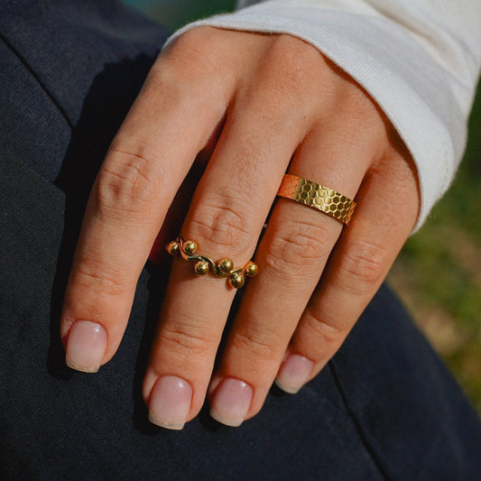 BEADED WAVE – Tijdloze Vergulde Ring – Duurzaam Ontwerp 1