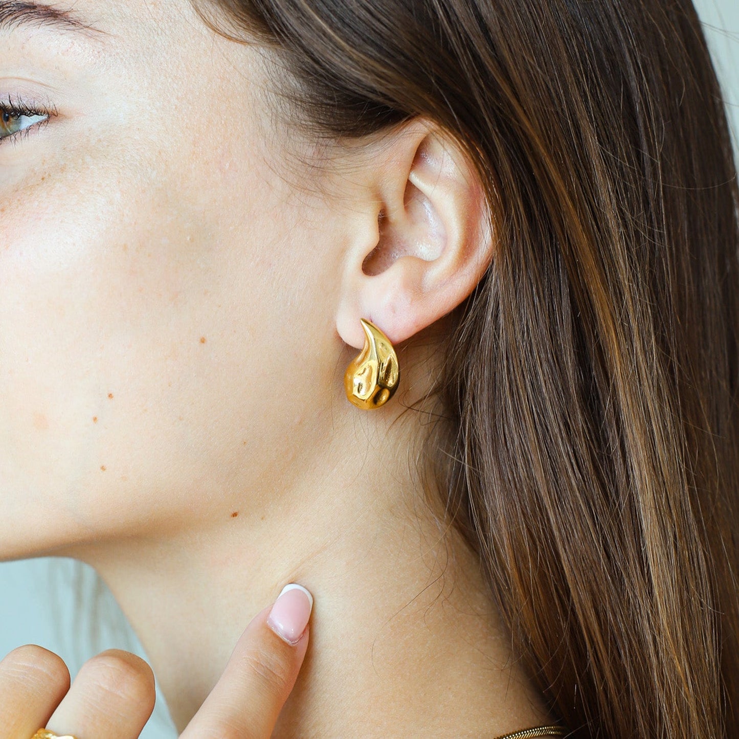 BUMPY TEARDROP – Gouden Oorbellen Dames – Gedurfde Stijl 1