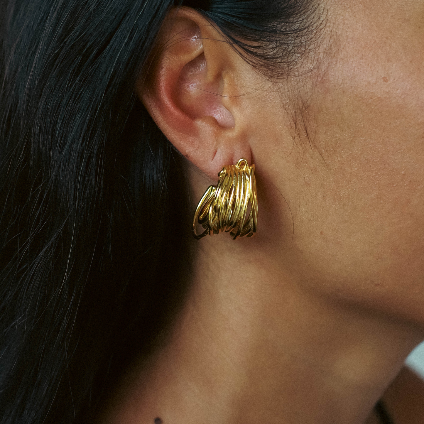 DANCING ART HOOPS – Statement Oorbellen – Uniek Gedraaid Ontwerp 1