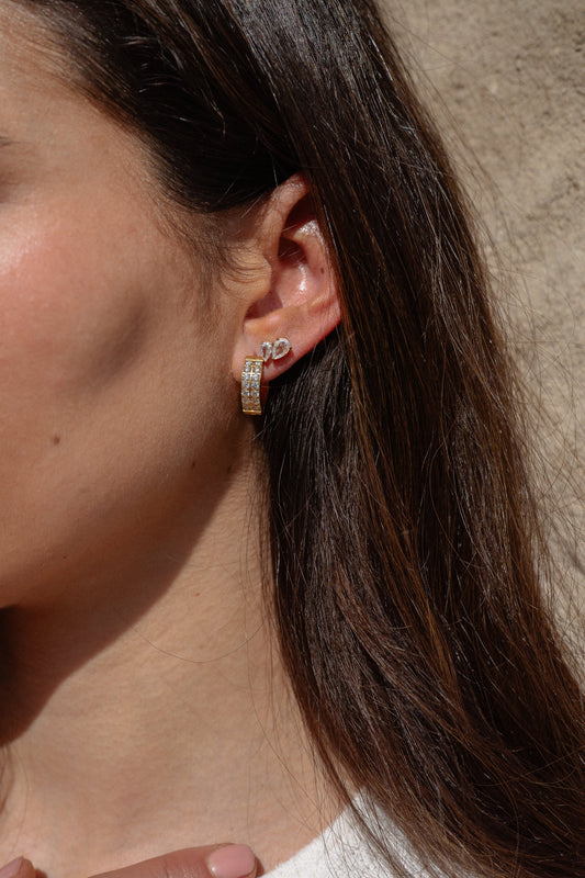 DOUBLE PAVE – Gouden Oorbellen Dames – Duurzaam Ontwerp 1