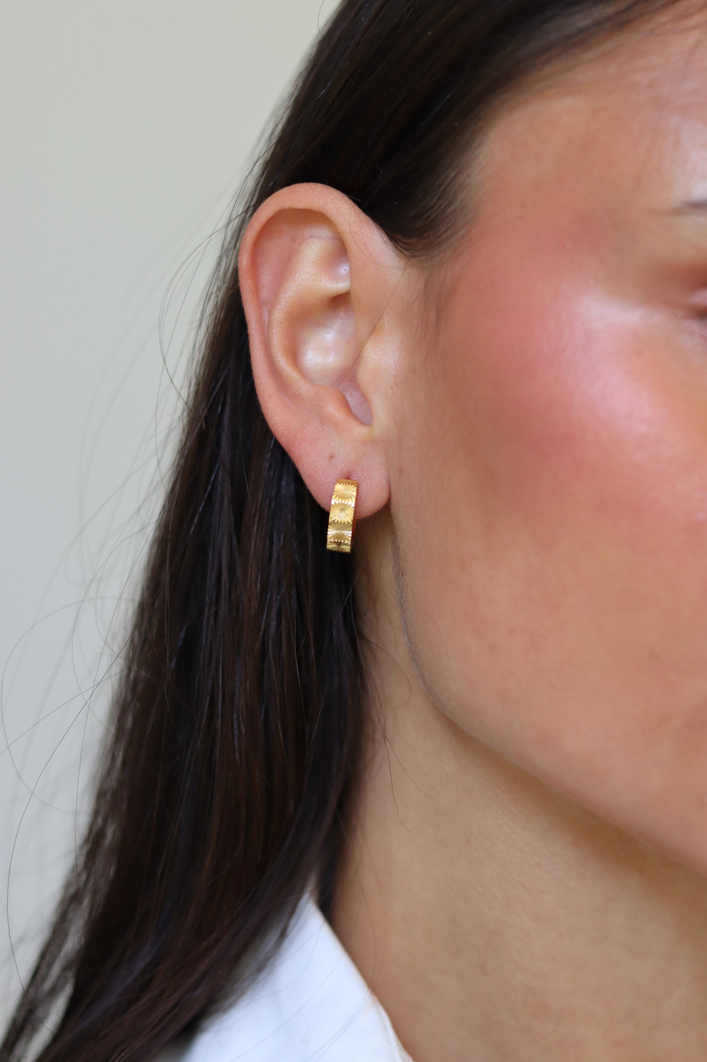 Gouden Huggies Oorbellen Dames van Roestvrij Staal – Waterdicht en Krasbestendig Verguld Design 2