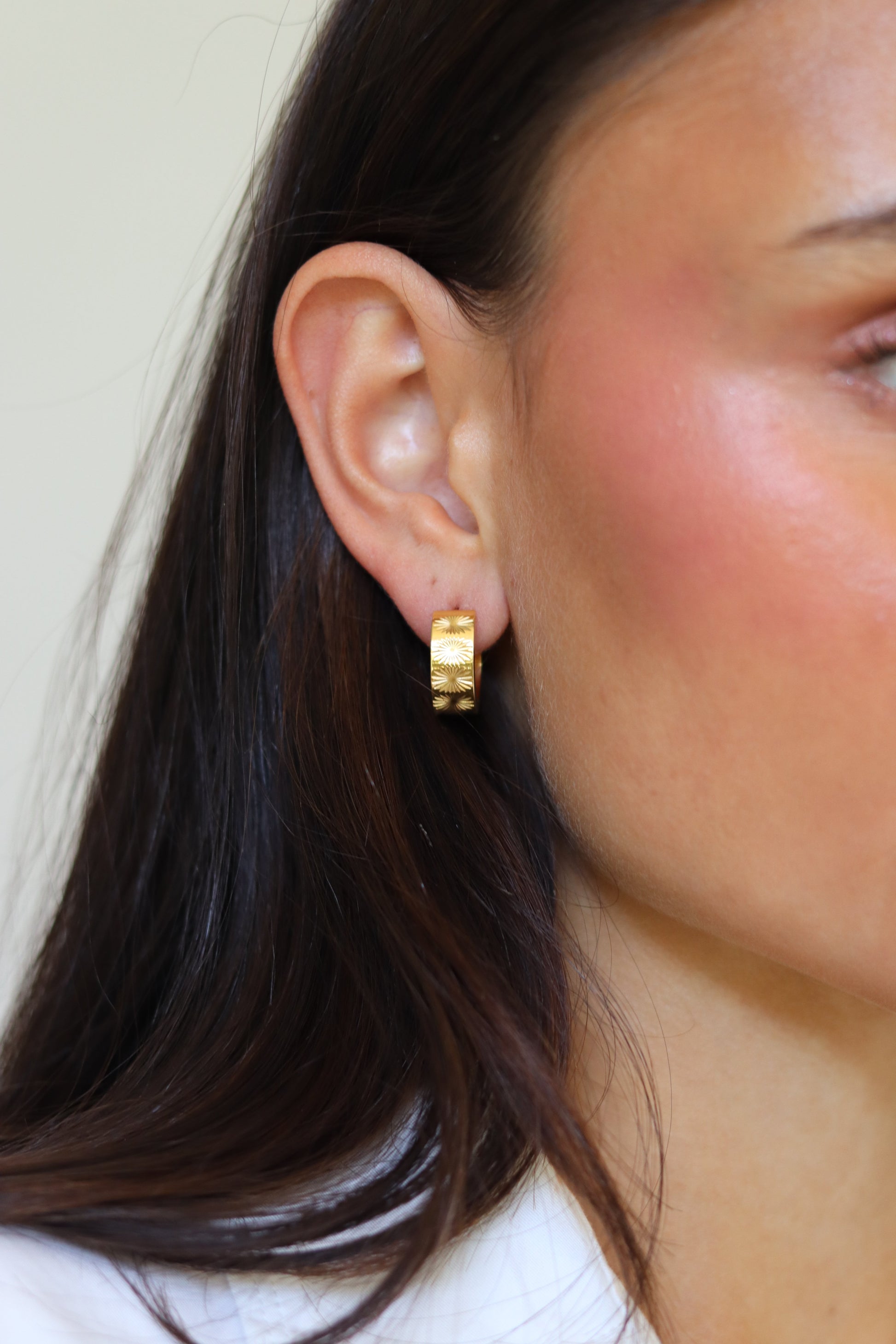 Gouden Huggies Oorbellen Dames van Roestvrij Staal – Waterdicht en Krasbestendig Verguld Design 3