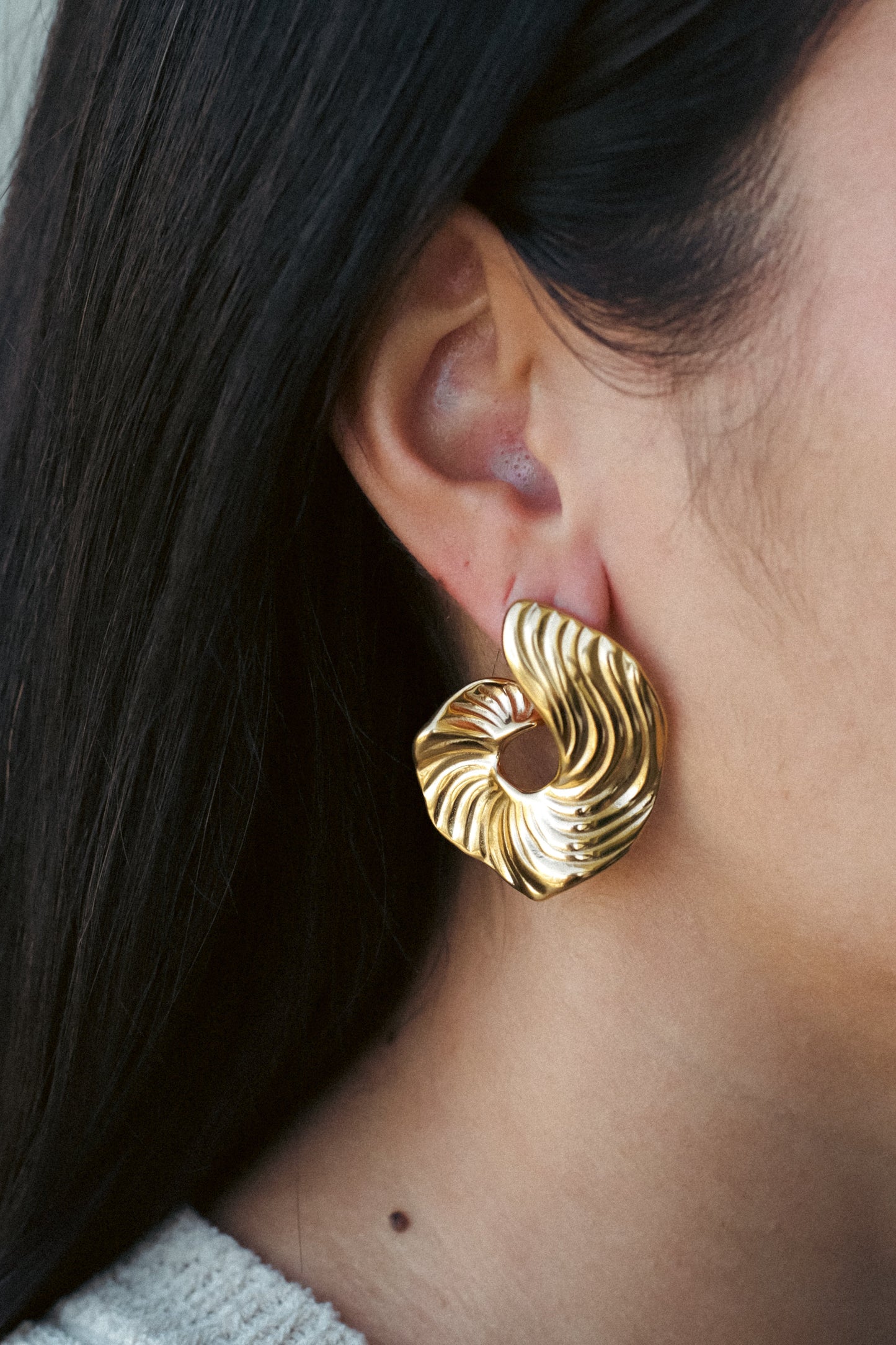 Gouden Oorbellen Dames – Elegante Oorringen – Tijdloos Ontwerp 4