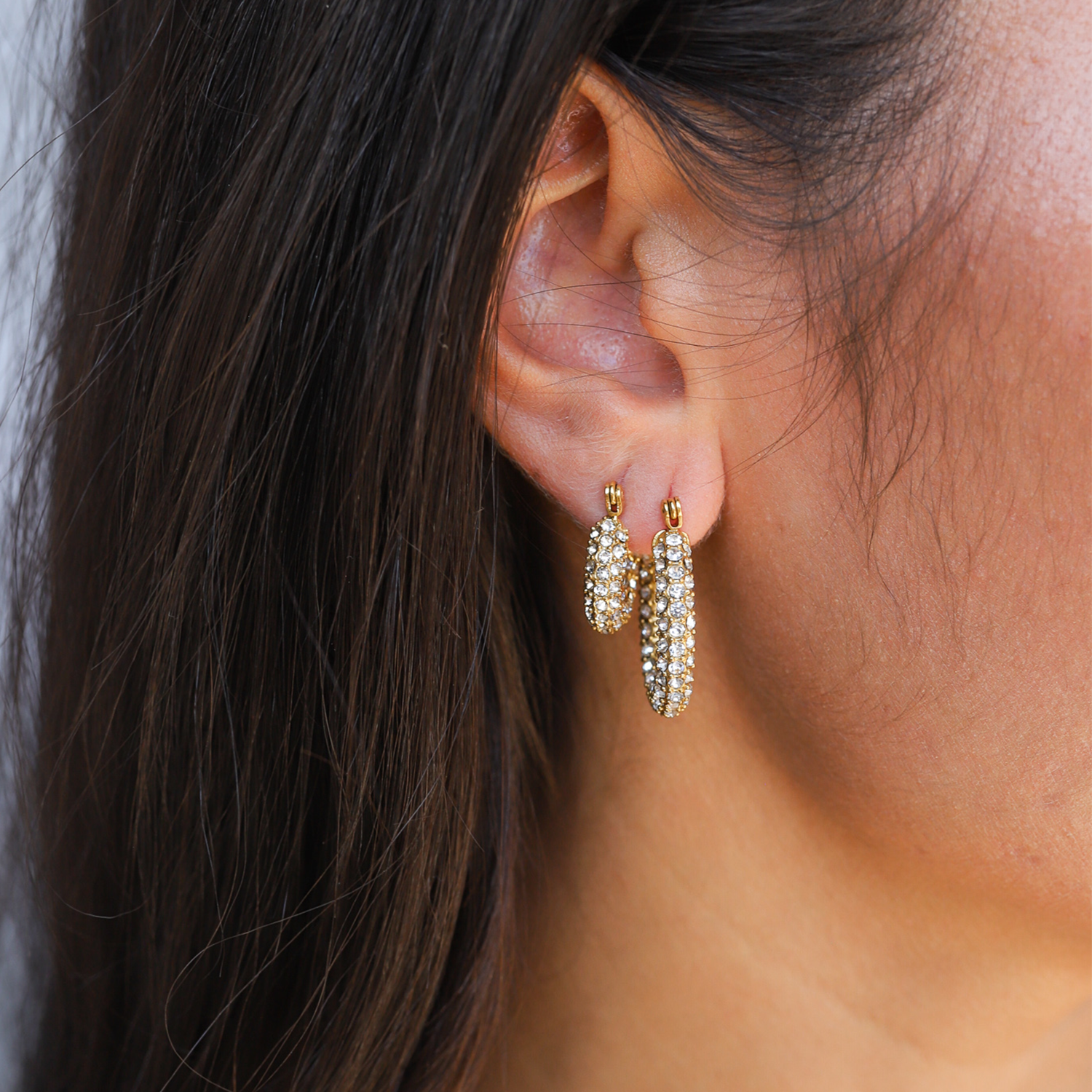 JOY HOOPS – Gouden Oorbellen Dames – Stralend Ontwerp 2