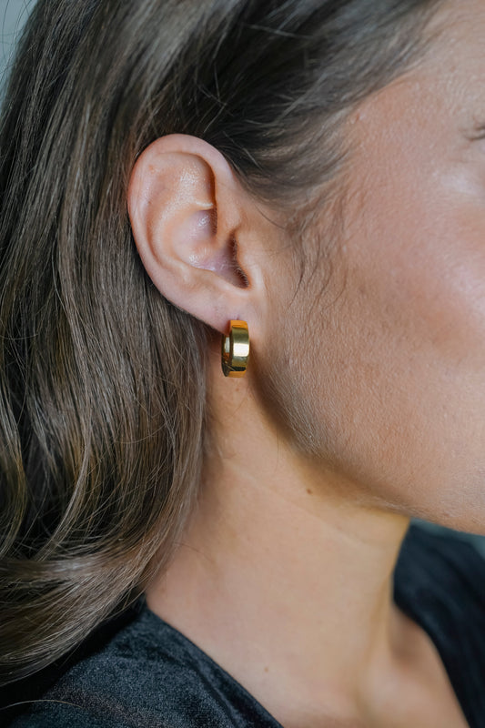 Oorbellen Goud – Chunk Huggies Dames – Duurzaam en Stijlvol 1
