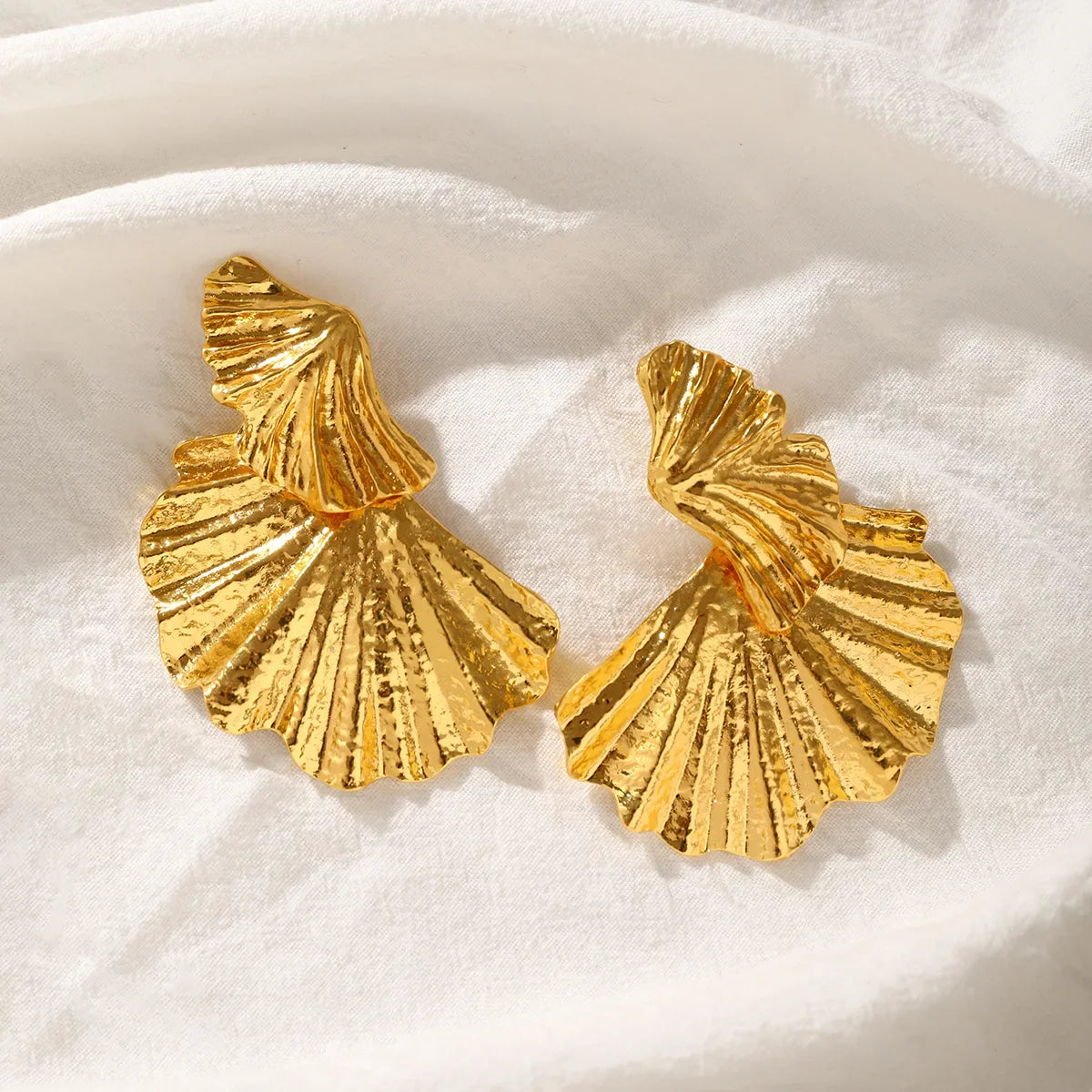 LIV – Luxe Gouden Oorbellen – Statement Design 5