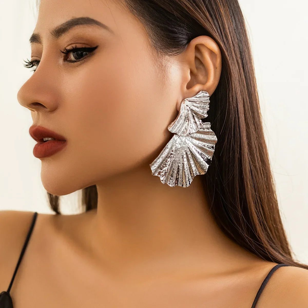 LIV – Luxe Gouden Oorbellen – Statement Design 4