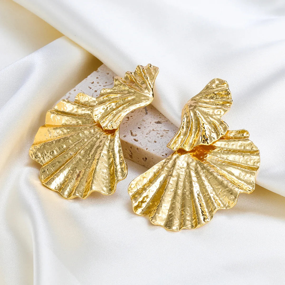 LIV – Luxe Gouden Oorbellen – Statement Design 6