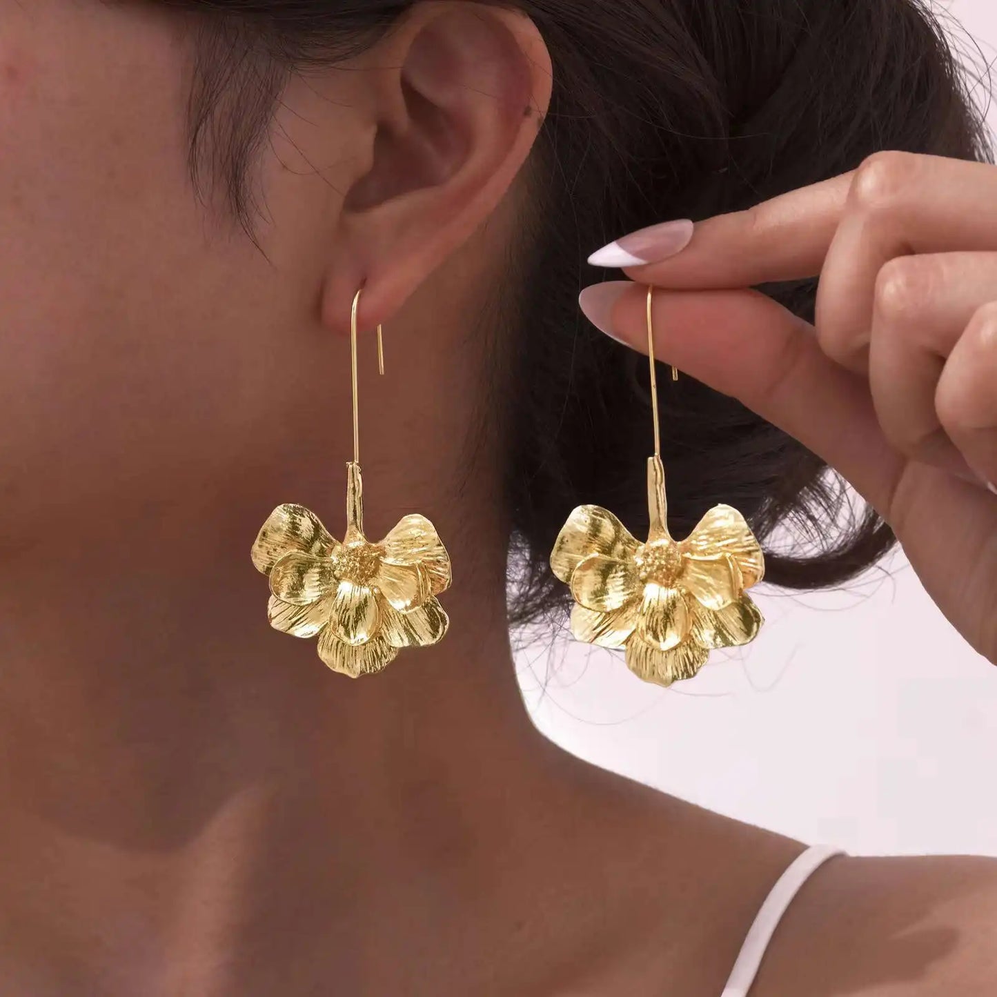 ISABELLE – Gouden Bloem Oorbellen – Romantisch Design 1